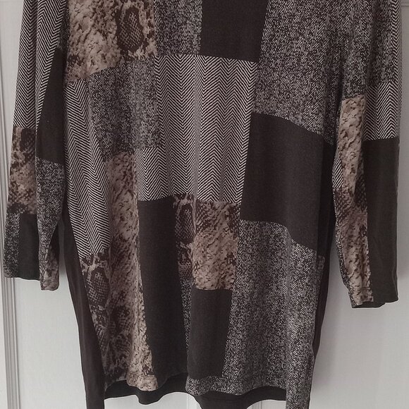 Laura 3/4 sleeves women's blouse is brown with a white/beige square design large - Picture 3 of 6